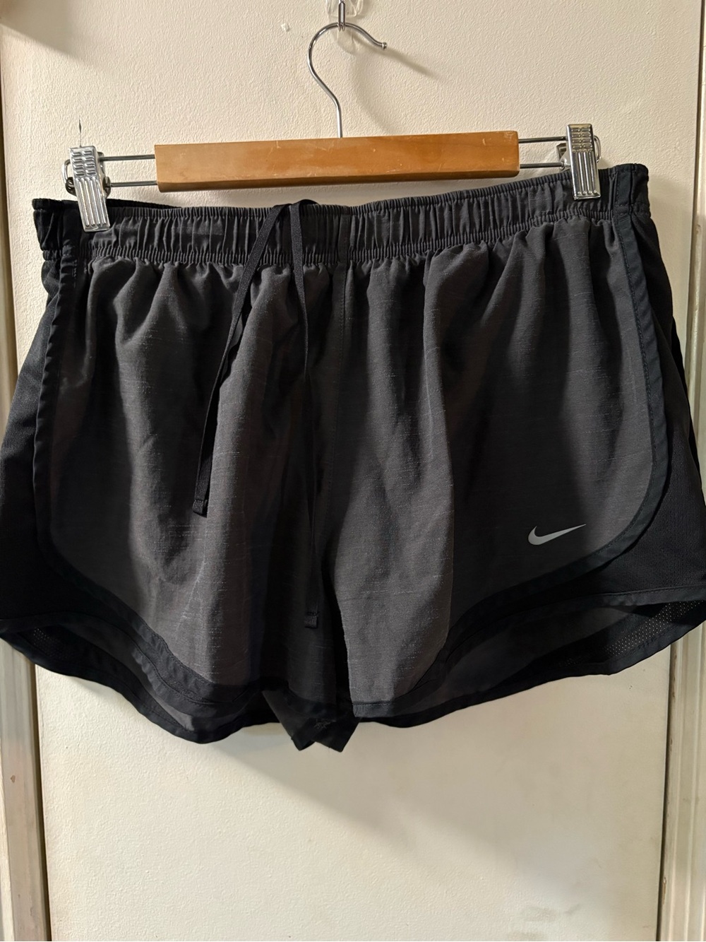 Nike Black Women's Athletic Running Shorts with Swoosh size XL